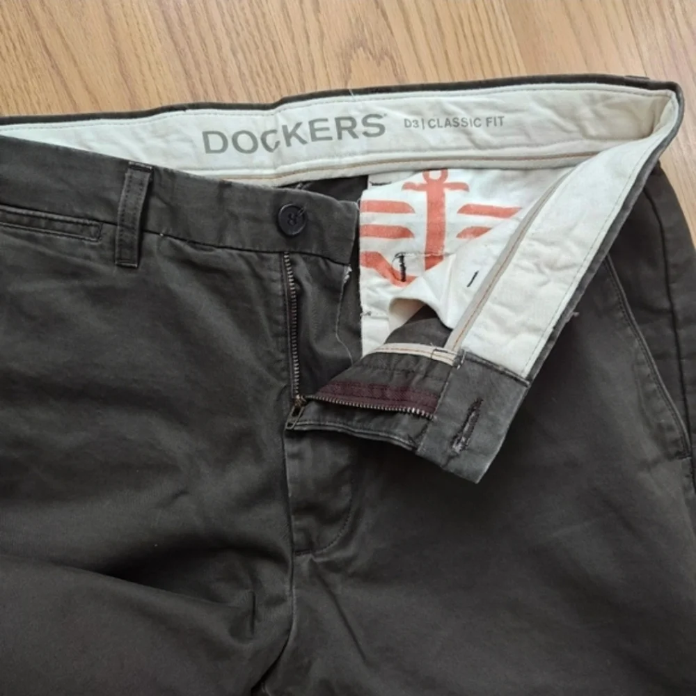 Dockers D3 Classic Fit Men's Olive Army Green Chinos 33x30 Cotton